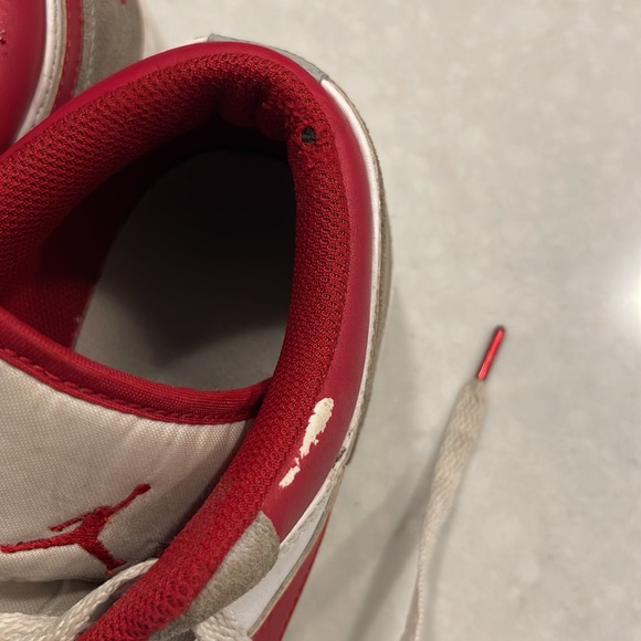 Low top Air Jordans - Picture 9 of 9